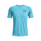 Remera celeste de Under Armour, corte clásico, mangas cortas y logo estampado en el pecho.