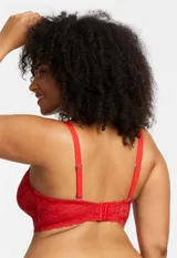 Bralette de encaje floral rojo, sin aro ni relleno, con forro interno de microtul elastizado, breteles regulables y cierre trasero de tres posiciones.