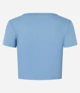 Remera deportiva cropped azul marino, confeccionada en microfibra suave, con escote cuadrado y mangas cortas.