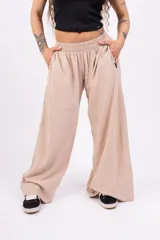 Pantalón negro de lino con corte wide leg.