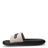 Chanclas Umbro Twise de goma color negro con logo en la tira superior.