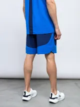 Short de entrenamiento azul marino y azul eléctrico, con escudo del Club Nacional de Football estampado en el lateral.