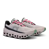 Championes de running On Cloudmonster, color lila con detalles en gris, negro, verde y rosa.