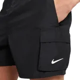 Short de baño negro con cintura elástica, cinturón con hebilla de ajuste y bolsillo lateral con cierre que se convierte en bolsa para guardado.