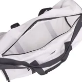 Bolso deportivo New Balance Large Duffel, color blanco con detalles en negro. Cuenta con asas de mano y correa ajustable para el hombro, compartimento principal con cierre y bolsillo exterior con cierre.