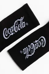 Medias negras de caña media con el logo de Coca-Cola en blanco.