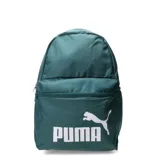 Mochila Puma Phase de color verde oscuro, con compartimento principal y bolsillo frontal con cierre. Presenta el logo grande de Puma en blanco en la parte frontal y un bolsillo lateral de malla.
