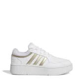 Championes Adidas Hoops 3.0 Bold para mujer, color blanco con detalles dorados en las tres tiras laterales.
