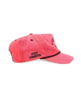 Gorro de béisbol color rosa con bordado del logo de la marca y un caballo salvaje.