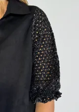 Camisa color beige de lino con mangas 3/4 de crochet.