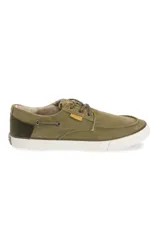Zapato náutico marrón con cordones y suela blanca.