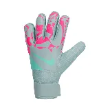 Guantes de arquero Nike con palma de látex color gris, dorso con diseño geométrico en gris y rosa, logo de Nike en verde agua y ajuste de velcro en la muñeca.