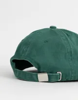 Gorra de béisbol azul marino con bordado frontal de la frase "American Football" en color blanco.