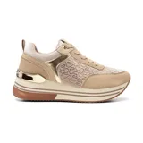 Championes urbanos color beige con detalles dorados, cordones y plataforma.