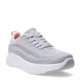 Championes grises acordonados, con suela blanca y detalles en rosa.