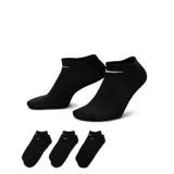 Pack de tres pares de medias Nike invisibles de corte bajo, color negro con logo blanco.