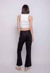 Pantalón oxford en color naranja, confeccionado en lino y viscosa, con bolsillos falsos.