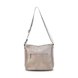 Bandolera color gris con correa regulable a tono. Tiene cierre superior, bolsillos frontales con cierre, tres bolsillos internos y un bolsillo trasero.