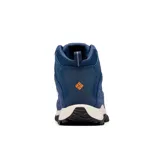 Bota de trekking de caña media Columbia Crestwood Mid Waterproof, color gris con detalles en rojo. Capellada de cuero, malla y cincha, con tecnología impermeable Omni-Tech.