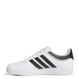 Championes Adidas Hoops 4.0 blancos con detalles en negro, con las tres tiras características de la marca en los laterales.