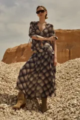 Maxi falda marrón con estampado escocés.