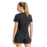Remera deportiva negra de mujer, con logo de Adidas estampado en blanco y tecnología Aeroready.