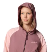 Campera Columbia Spire Valley Wind con capucha, color lila con bloques en azul y verde agua. Cuenta con tecnología termorreflectante Omni-Heat™ y repelente al agua Omni-Shield™.