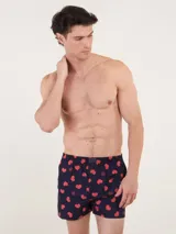 Bóxer de algodón con estampado floral en tonos azul y blanco, con cintura elástica y logo de la marca en el centro.