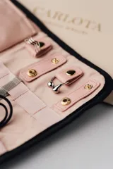 Anillo plateado de acero quirúrgico con diseño de gota ajustable.