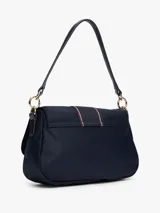 Cartera de hombro Tommy Hilfiger color azul marino, con correa de hombro y correa bandolera extraíble. Presenta una franja vertical con el logo de la marca en el centro.