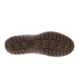 Zapato Caterpillar casual de cuero color marrón, estilo mocasín sin cordones, con elástico lateral y suela de goma.