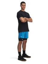 Short deportivo Under Armour Vanish Woven de hombre, color celeste con calza interior negra y logo estampado en la pierna izquierda.