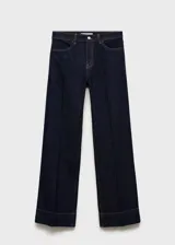 Pantalón de jean azul oscuro, de tiro medio y corte wide leg.