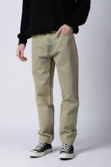 Jean negro de corte mom oversize.