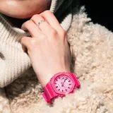 Reloj Casio G-Shock analógico-digital modelo GM-S5600PG-4DR, con caja y correa de resina en color rosa vibrante (Power Pink). Presenta una esfera combinada analógica y digital con marcadores y agujas en tonos rosados y blancos.