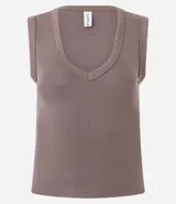 Blusa básica sin mangas color blanco, confeccionada en algodón con elastano, con escote en V y textura acanalada.