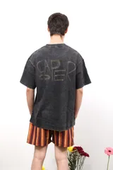 Remera de algodón con estampa en el frente y en la espalda.