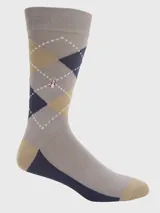 Calcetines de vestir para hombre, largo medio, con diseño de rombos argyle en tonos beige, gris y azul marino, con un pequeño logo de perro bordado.