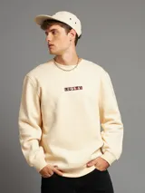 Sweater azul piedra de corte clásico, con logotipo de la marca en el pecho.
