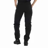 Pantalón de mujer color negro, de corte recto y tiro medio. Confeccionado en tejido elástico que combina algodón, nylon y spandex. Cuenta con bolsillos laterales y ajuste en los tobillos.