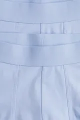 Pack de tres calzoncillos tipo trunk de algodón elástico, color celeste claro, con cintura elástica ancha y parte delantera forrada.