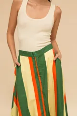 Pollera larga de algodón con rayas verticales en verde, amarillo y naranja.