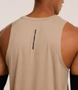 Musculosa deportiva azul sin estampa, de poliéster.