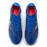 Championes de fútbol New Balance Tekela color azul con detalles en plateado y rojo.