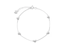 Pulsera de plata 925 con cadena fina y cinco dijes de corazones. Incluye cadena de alargue con dije de corazón en el extremo.