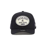 Gorra New Era negra con logo de los New York Yankees bordado en el frente y logo de New Era bordado en el lateral.