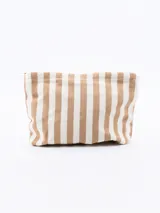 Necesser de tela a rayas verticales color beige y blanco.