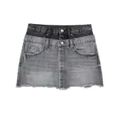 Minifalda de jean gris con efecto lavado y terminación desflecada.