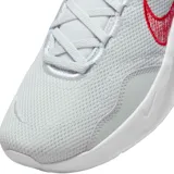 Championes Nike Legend Essential 3 Next Nature, color negro con suela blanca y logo plateado.