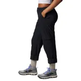 Pantalón de trekking negro convertible en short, con tecnología Omni-Shield que repele la humedad y resiste las manchas.